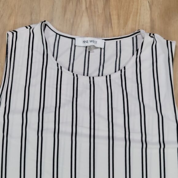 🔺️Nine West Black & White Striped Asymmetric Sleeveless Top Small - Picture 3 of 8